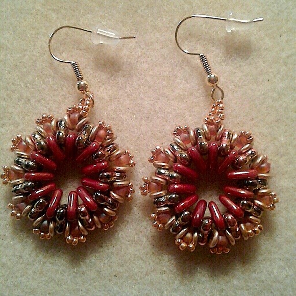 "Golden topaz" trinity beaded hoop earrings - Picture 2 of 3